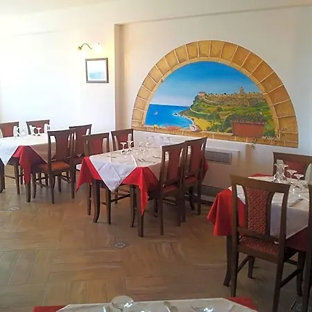 Ξενοδοχείο Riviera 3*