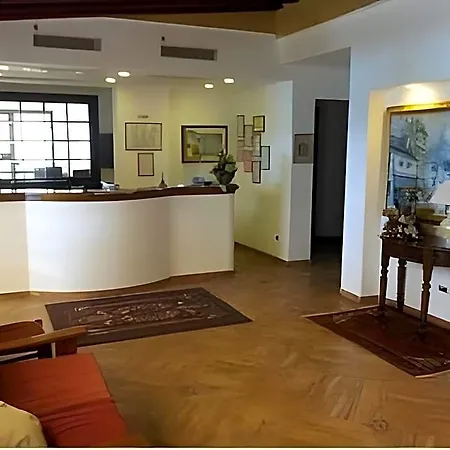 Ξενοδοχείο Riviera 3*